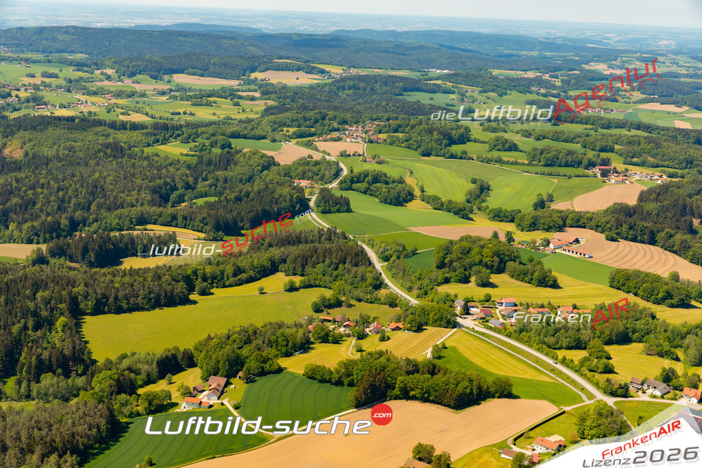 Das Luftbild zeigt : Stadl Brennberg - Die Luftaufnahme wurde 2024 vom UL-Flugzeug aus erstellt ( keine Drohne ) - Hochauflösende Luftaufnahme - Für grossformatige Ausdrucke geeignet. Die Geschenkidee !Mit Lizenz und Bildrechte bestellbar