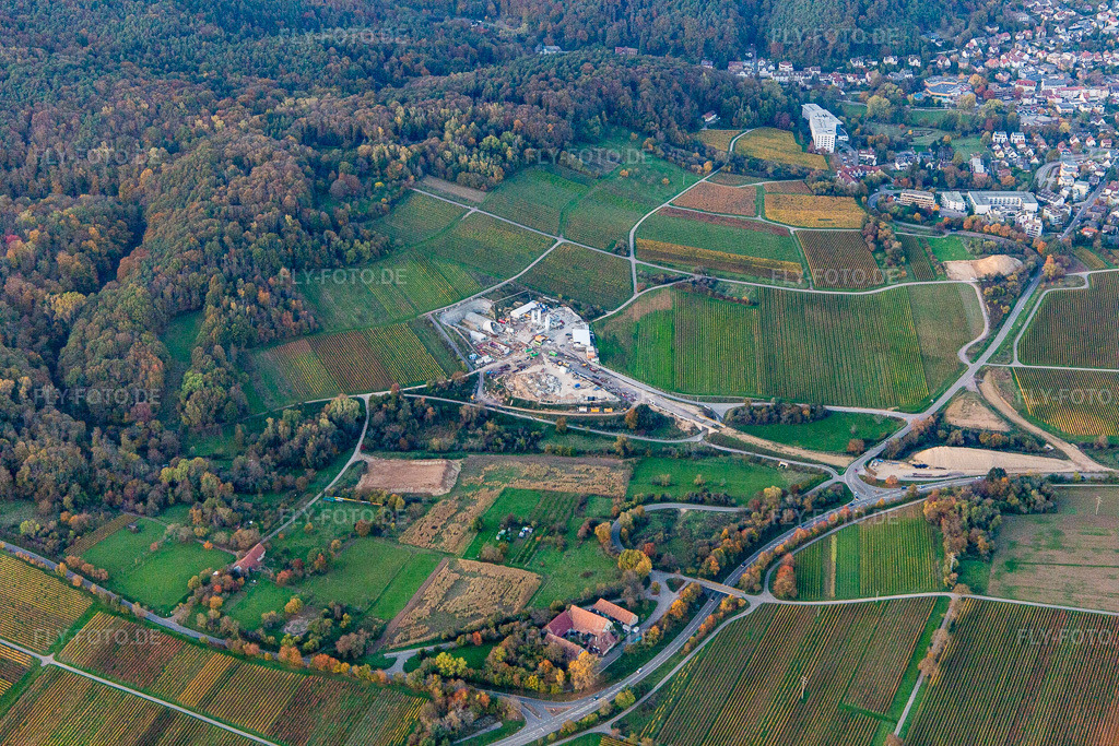 Luftbild: Baustelle des Tunnelportals Ost für den Astrid-Tunnel zur Unterquerung und Ortsumgehung von Bad Bergzabern zwischen B38 (Weinstraße) und B427 (Kurtalstraße) in Dörrenbach im Bundesland Rheinland-Pfalz in Deutschland.Foto: IMG_143739.jpg vom 25.10.2024 durch Werner Riehm/FLY-FOTO.deBemo: - BEMO Tunnelling GmbHLandesbetrieb Mobilität Rheinland-PfalzStadt Bad BergzabernHerrenknecht AG - Pioneering Underground Together