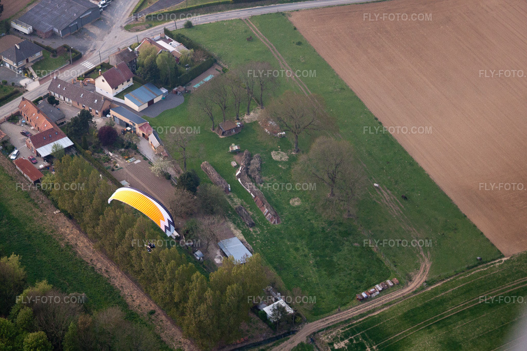 Aerial view: View of the town in Chelers in the state Pas de Calais, France.Photo: IMG_40116.jpg taken on 04/17/2011 by Werner Riehm/FLY-FOTO.comResolution of the original: 4752 x 3168 px