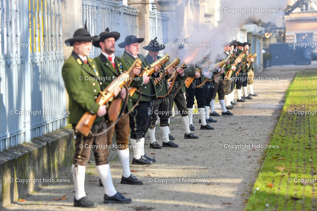 Aperschnalzen 2023_ Neujahrschnalzen_ Turmblaeser_ Promenade_ Landhaus Linz_ 01.01.2023-33 | 01.01.2023, Promenade Linz, AUT, Landhaus im Bild Neujahrschnalzen 2023, Turmblaeser, Prangerschuetzen, Trachtenverein Altstaedter Bauerngmoa, Prangerschuetzen Aurach am Hongar