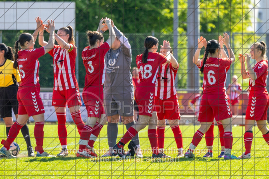 20250501_102905_0081 | #,1.FC Donzdorf II (rot) vs.1.Göppinger SV (weiß), Fussball, Frauen-Bezirkspokal Halbfinale Saison 2024/2025, Rasenplatz Lautertal Stadion, Süßener Straße 16, 73072 Donzdorf, 01.05.2025 - 10:30 Uhr,Foto: PhotoPeet-Sportfotografie/Peter Harich