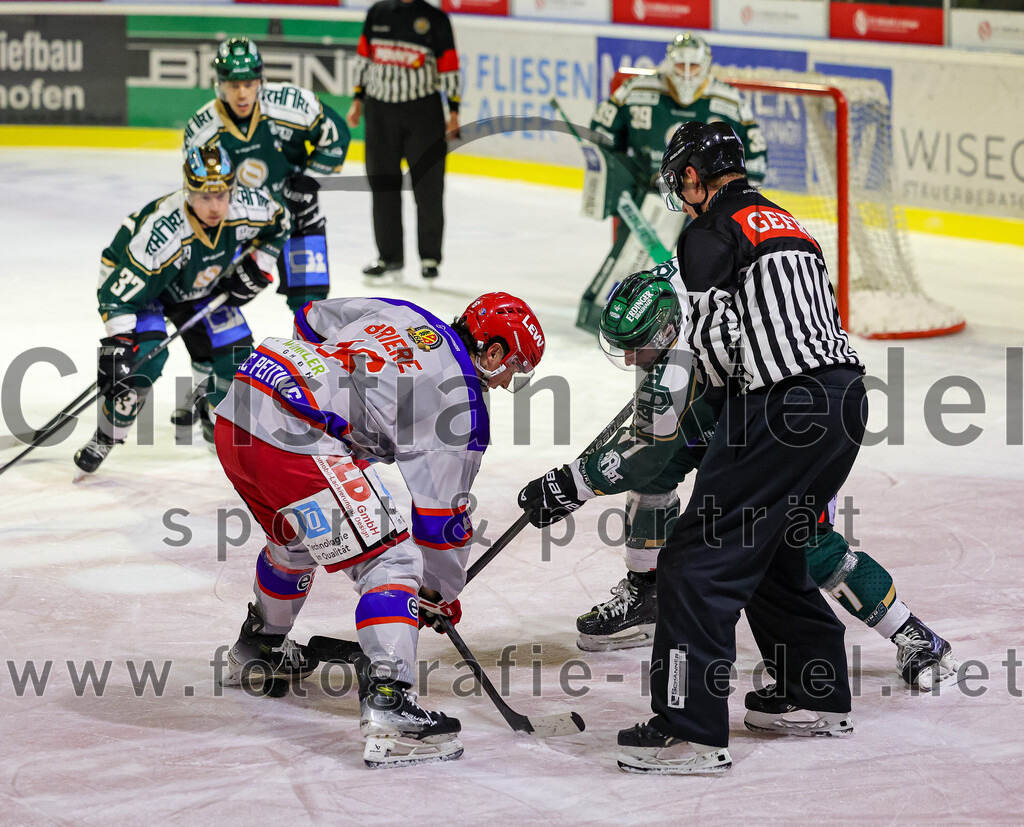 2025-11-30_083_TSV_Erding_gegen_EC_Peiting | Erding, Deutschland, 30.11.2025:Eishockey, Oberliga Süd 2025 / 2026, 22. Spieltag, TSV Erding gegen EC Peiting, Endergebnis: 5:1Thomas Matheson (Erding Gladiators, #37), Philipp Michl (Erding Gladiators, #77)Foto: Christian Riedel / fotografie-riedel.net