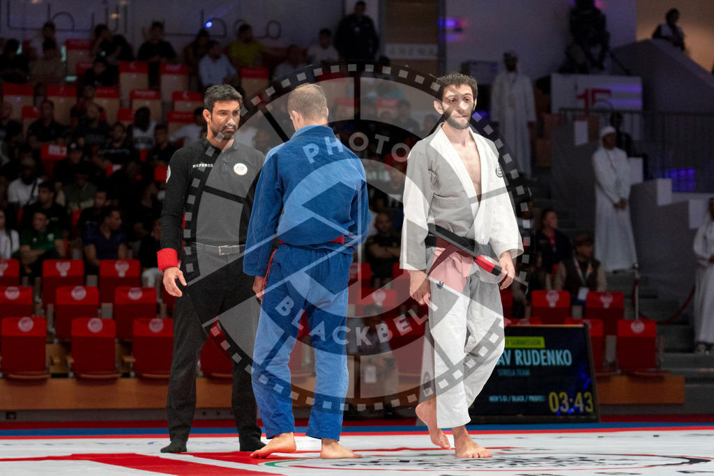 20231109PBB3595 | Fighters compete during the AJP World Professional Championship in the Mubadala Arena in Abu Dhabi, Arab United Emirates, on November 9, 2023.