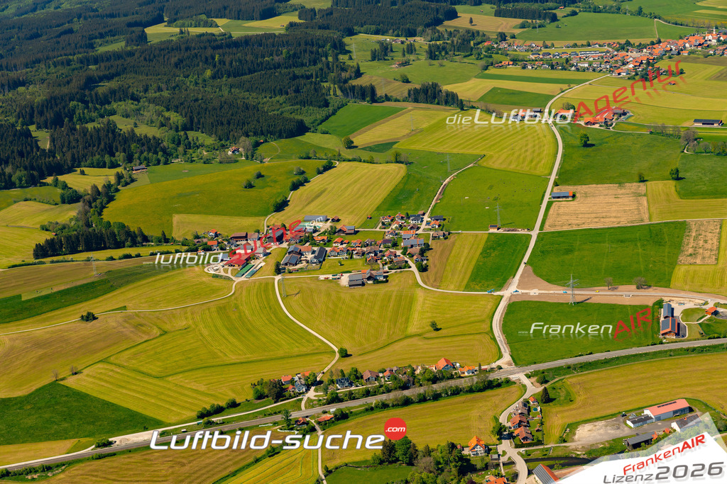 Das Luftbild zeigt : Hiemenhofen Ruderatshofen - Die Luftaufnahme wurde 2024 vom UL-Flugzeug aus erstellt ( keine Drohne ) - Hochauflösende Luftaufnahme - Für grossformatige Ausdrucke geeignet. Die Geschenkidee !Mit Lizenz und Bildrechte bestellbar