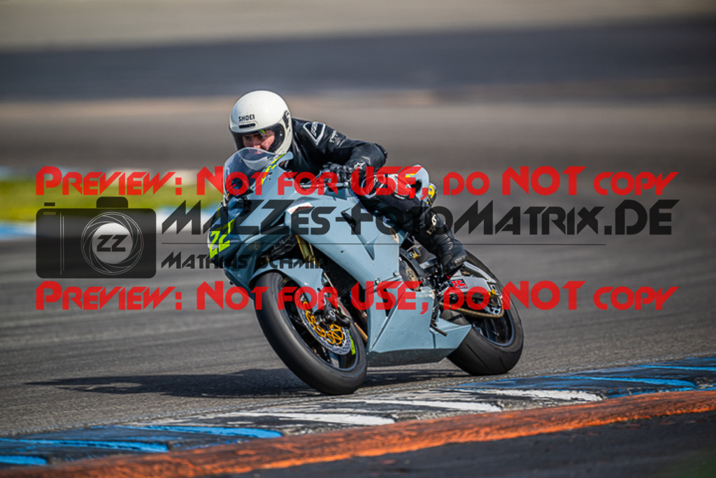 MaZZes_FotoMatrix_230410_8475 | ROT