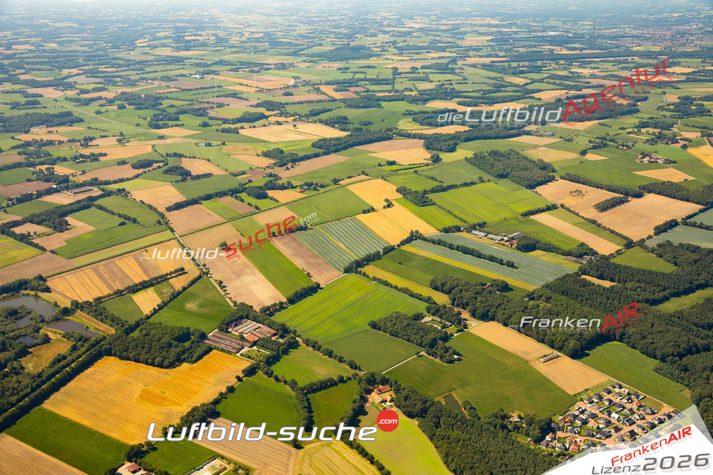 Aktuelles Luftbild von Lüsche Bakum - Die Luftaufnahme wurde 2022 mittels UL-Flugzeug erstellt ( keine Drohne ) - hochauflösende Kamera-Systeme von  Canon -Beste Qualität - Für grossformatige Ausdrucke geeignet. Die Geschenkidee !