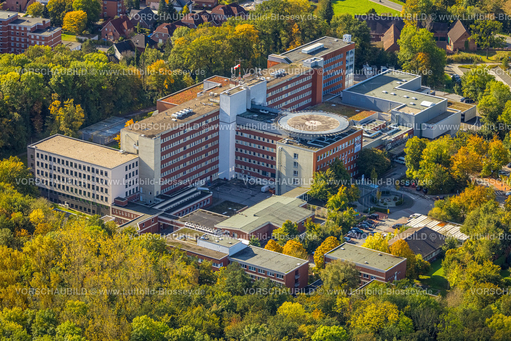 Hamm241008418 | Luftbild, St. Barbara-Klinik Hamm-Heessen mit Hubschrauberlandeplatz, herbstliche Bäume, Stadtbezirk Heessen, Hamm, Ruhrgebiet, Nordrhein-Westfalen, Deutschland