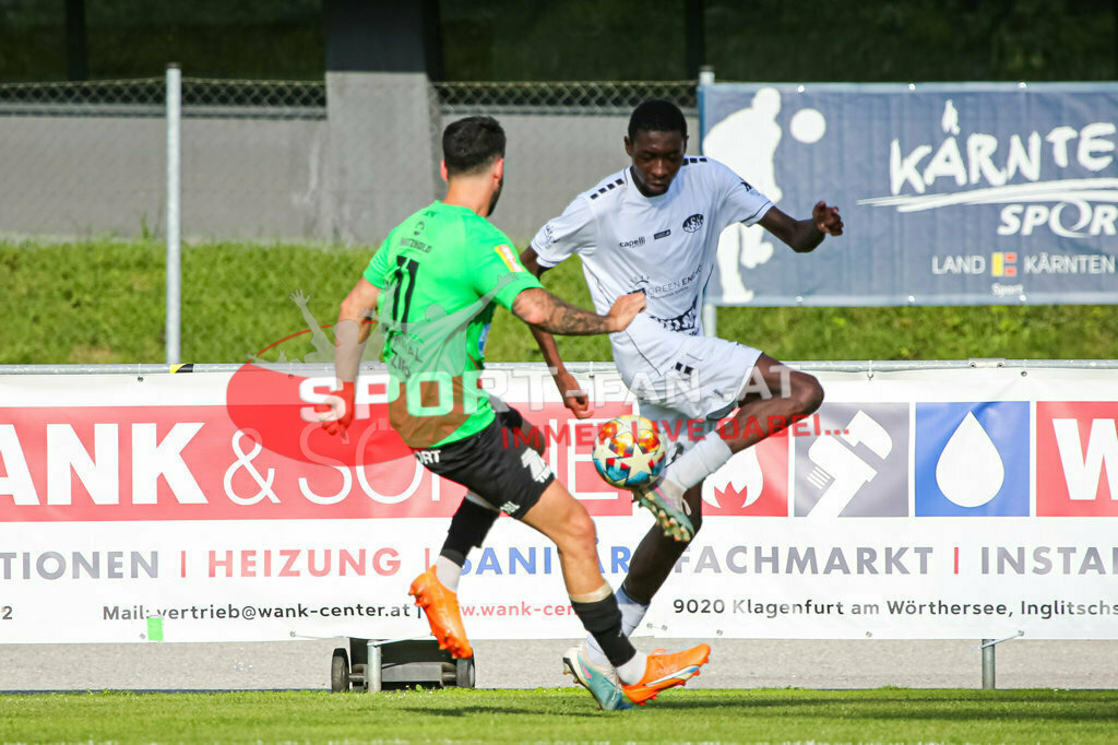 ASK Klagenfurt - SC Weiz 2:3, Kärntner Liga 3. Runde | Emre Koca (SC Weiz #11) Mersei Nsandi (ASK Klagenfurt #16) ASK Klagenfurt - SC Weiz 2:3 am 13.08.2023 in Klagenfurt
(ASK Sportzentrum Fischl), Austria, (Photo by Ernst Krawagner sport-fan.at) - Realisiert mit Pictrs.com
