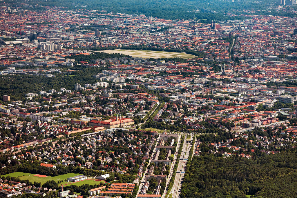 dr__0024681.jpg | MüNCHEN 24.06.2019 Innenstadtbereich vom Stadtteil Sendling mit Blick auf die Theresienwiese und Innenstadt im Stadtgebiet in München im Bundesland Bayern, Deutschland. // District von Sendling with Blick auf die Theresienwiese and Innenstadt in the city in Munich in the state Bavaria, Germany. Foto: Daniel Reiter