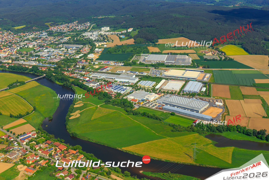 Die Luftaufnahme der Stadt Regenstauf wurde vom UL-Flugzeug heraus erstellt ( keine Drohne )- hohe Auflösung für beste Qualität