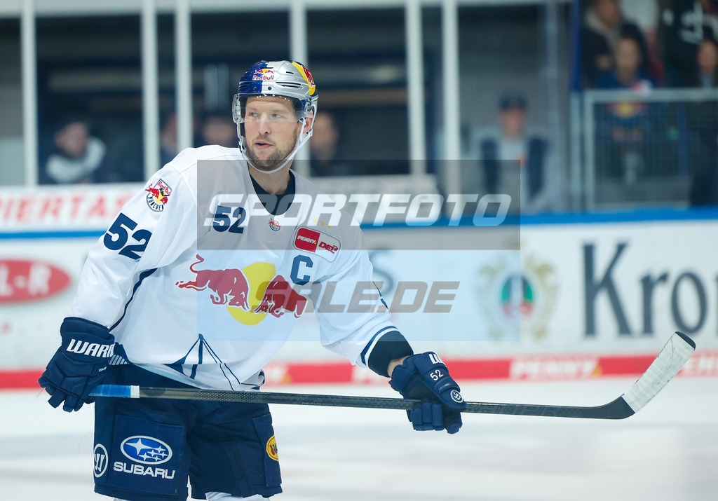 Iserlohn Roosters - Red Bull Muenchen | Patrick Hager #52 (EHC Red Bull Muenchen) 
DEL: Iserlohn Roosters - Red Bull Muenchen - Realisiert mit Pictrs.com