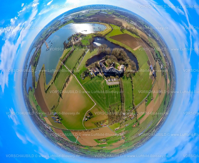 Rees240390132Rees-Bergswick_AspelschesMeer | Luftbild, Ortsteil Bergswick, Aspeler Meer Naturschutzgebiet, Altenpflegeheim für Ordensangehörige Haus Aspel/Irmgardisstift Pflegeheim, Wiesen und Felder, Erdkugel, Fisheye Aufnahme, Fischaugen Aufnahme, 360 Grad Aufnahme, tiny world, little planet, fisheye Bild, Bergswick, Rees, Nordrhein-Westfalen, Deutschland