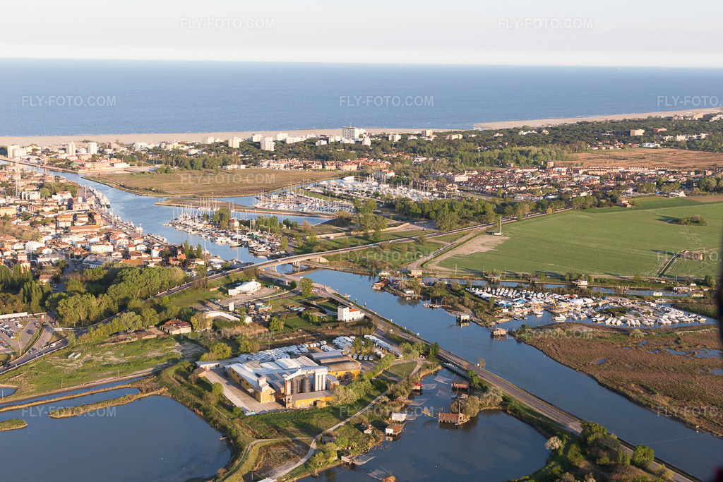 Aerial view: View of the town in Porto Garibaldi in the state Emilia Romagna, Italy.Photo: IMG_098696.jpg taken on 04/06/2017 by Werner Riehm/FLY-FOTO.comResolution of the original: 5472 x 3648 px
