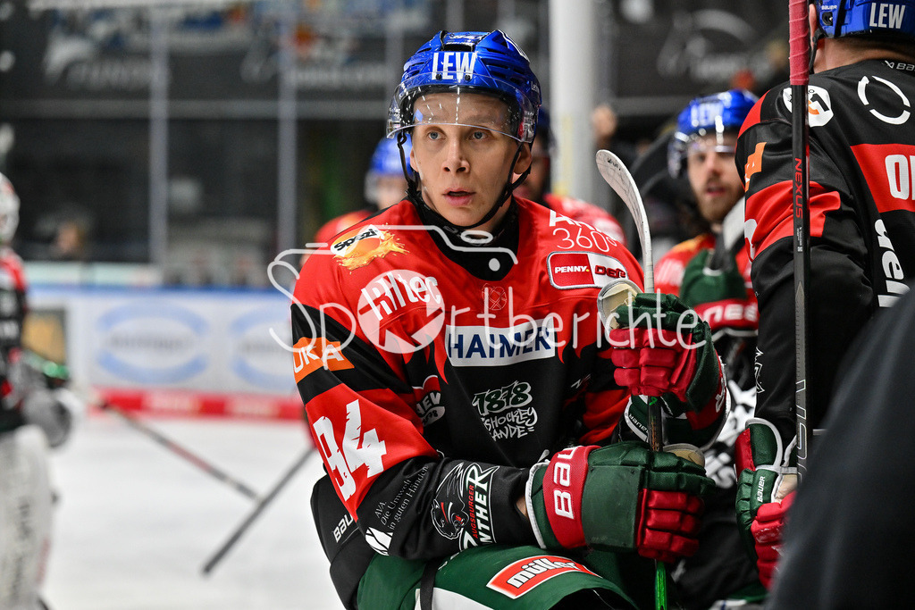 Augsburger Panther - Iserlohn Roosters | Im Bild Anrei HAKULINEN (Augsburger Panther #94) beim Powerbreak / DEL: Augsburger Panther - Iserlohn Roosters, Curt Frenzel Stadion am 17.11.2024
