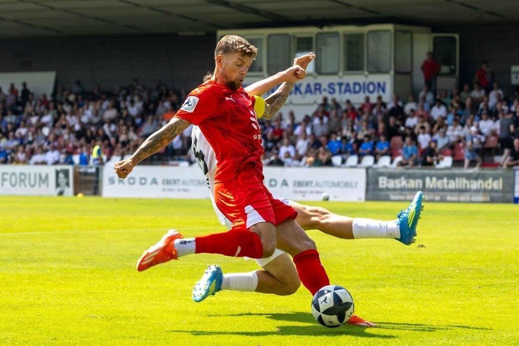 Fußball Regionalliga Südwest 2026/27, 2. Spieltag: VfR Mannheim gegen Eintracht Trier | Fußball Regionalliga Südwest 2026/27, 2. Spieltag: VfR Mannheim gegen Eintracht Trier***Alexander Esswein (11, Mannheim) gleich zu Beginn des Spiels mit einer riesigen Torchance, der Ball klatscht an den Pfosten - Realisiert mit Pictrs.com
