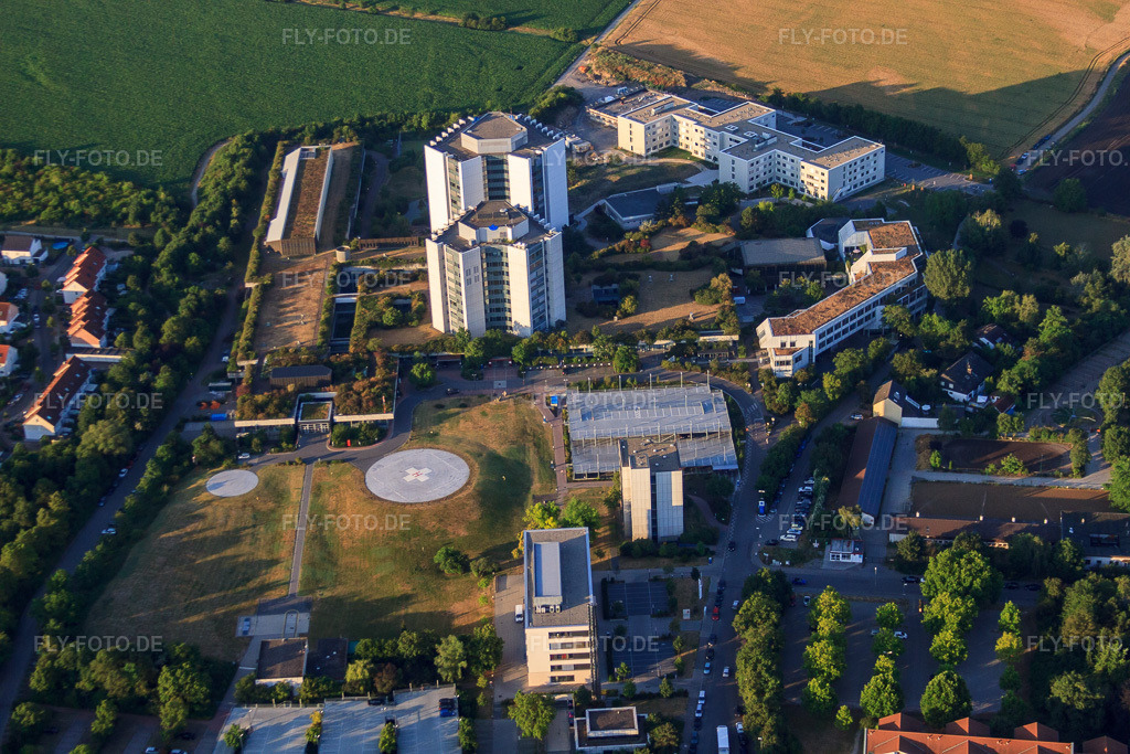 Luftbild: BG Klinik Ludwigshafen von Süden bei Sonnenaufgang im Ortsteil Oggersheim in Ludwigshafen im Bundesland Rheinland-Pfalz in Deutschland. Foto: IMG_69495.jpg vom 04.07.2014 durch Werner Riehm/FLY-FOTO.deAuflösung des Originals: 4752 x 3168 pxLinkedin