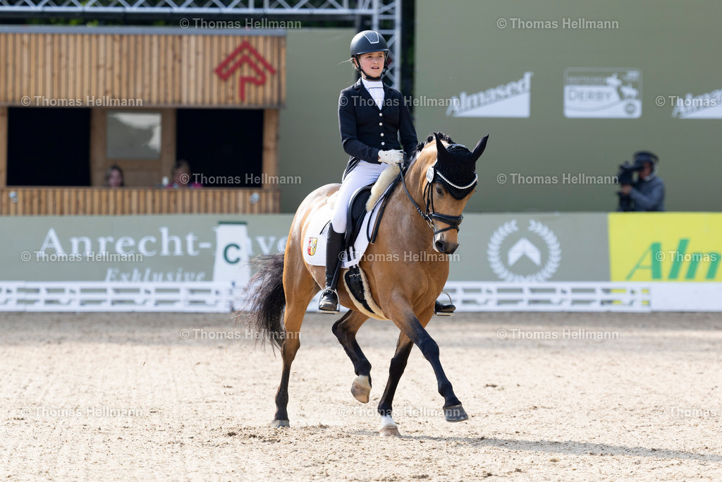 TH_603 Hohmann Jolina Amrei (GER)_ Glitzerfee_18243 | Deutsches Spring- und Dressur-Derby 2024 am 09.05.24 in Hamburg, 603 Hohmann Jolina Amrei (GER), Glitzerfee