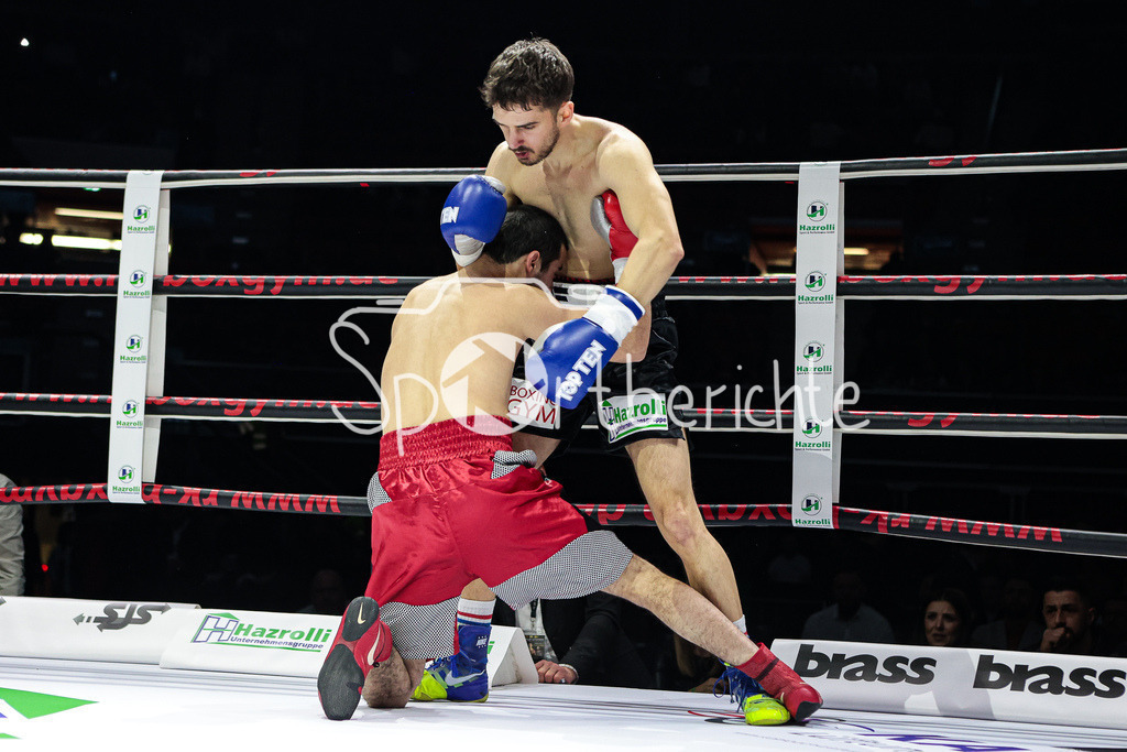 Profi - Box - Gala / Main Event | Valon AHMETI (schwarze Hose) im Kampf gegen Mamuka ABULADZE (rote Hose)