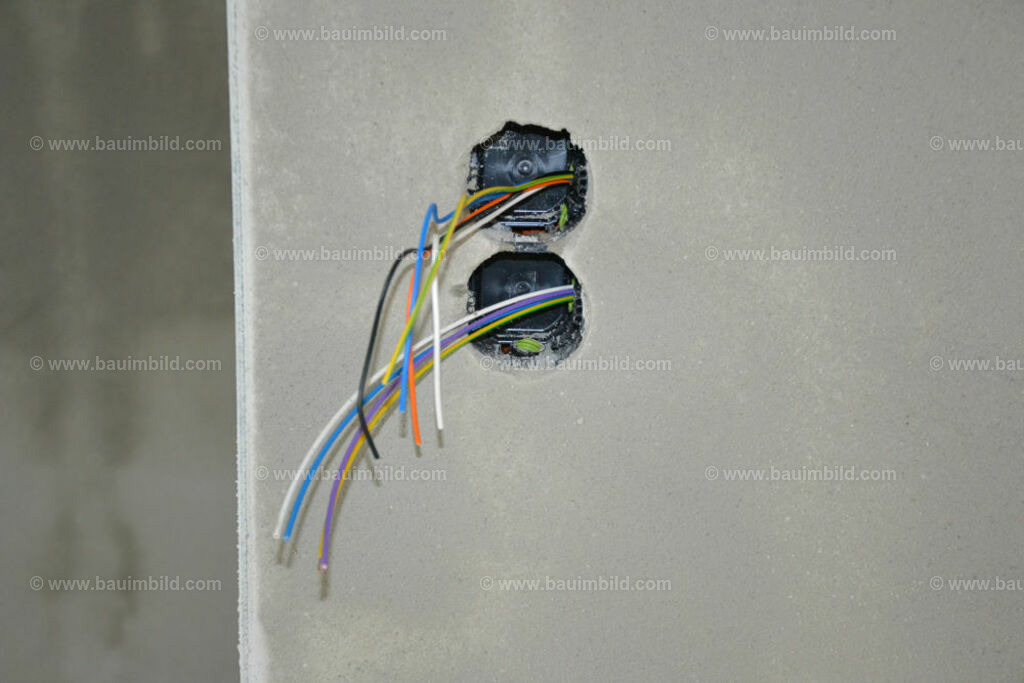 bib-lg17-elektroinstallation-0186 | Nach LV-Leistungsgruppen sortierte Detailfotos über den Bau eines Hauses. Alle Hausbau-Bilder direkt vom Urheber und Autor der Website Haus-Selber-Bauen.com