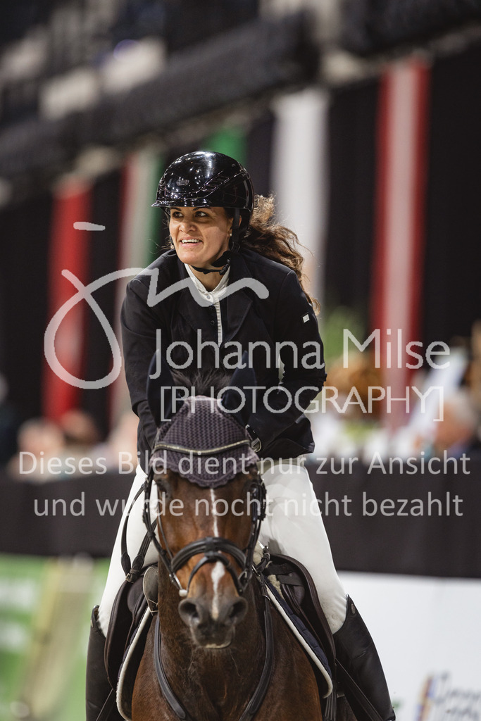 231028_Oldenburg_S1-Spr_Amateure-224 | Deine schönsten Turniermomente als professionelle Fotos! Entdecke hochwertige Pferdesport-Fotografie im Online-Shop. Jetzt Fotos finden & bestellen!