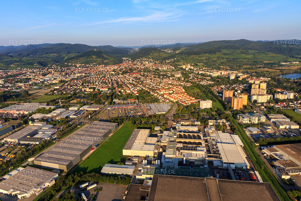 Luftbild: Stadtansicht aus Westen im Vordergrund Langnesestraße mit Unilever Deutschland GmbH Werk Heppenheim in Heppenheim im Bundesland Hessen in Deutschland. Foto: IMG_103005.jpg vom 28.08.2017 durch Werner Riehm/FLY-FOTO.deLangnese Fabrikverkauf