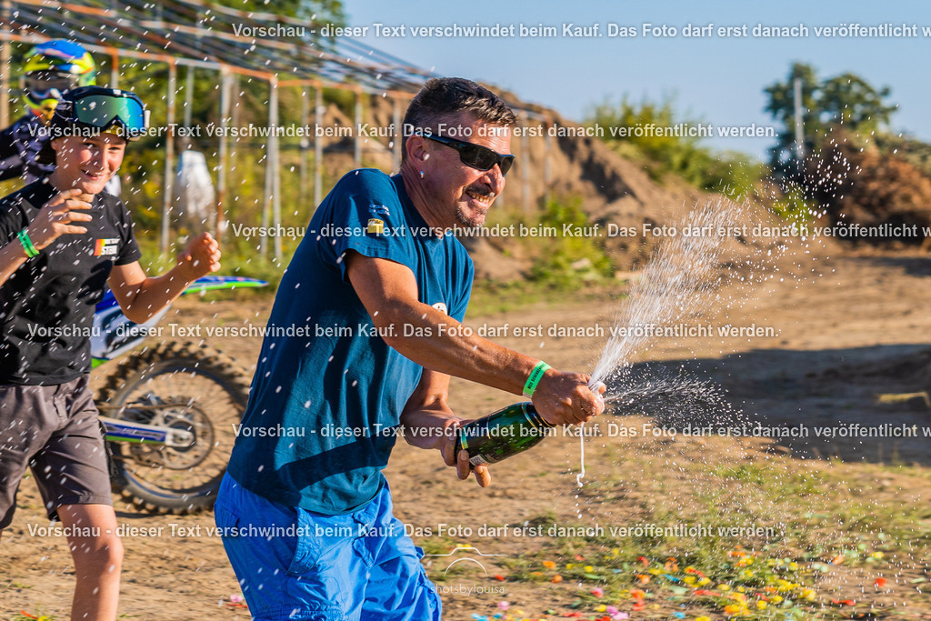09_20_LM_Schenkenhorst-0259 | Sportfotografin aus Berlin-Brandenburg mit Fokus auf Motocross. Ich halte deine sportliche Leistung und echte Emotionen auf und neben der Strecke professionell fest. Entdecke die Fotos von deinem Rennen und bestelle sie direkt hier im Shop.