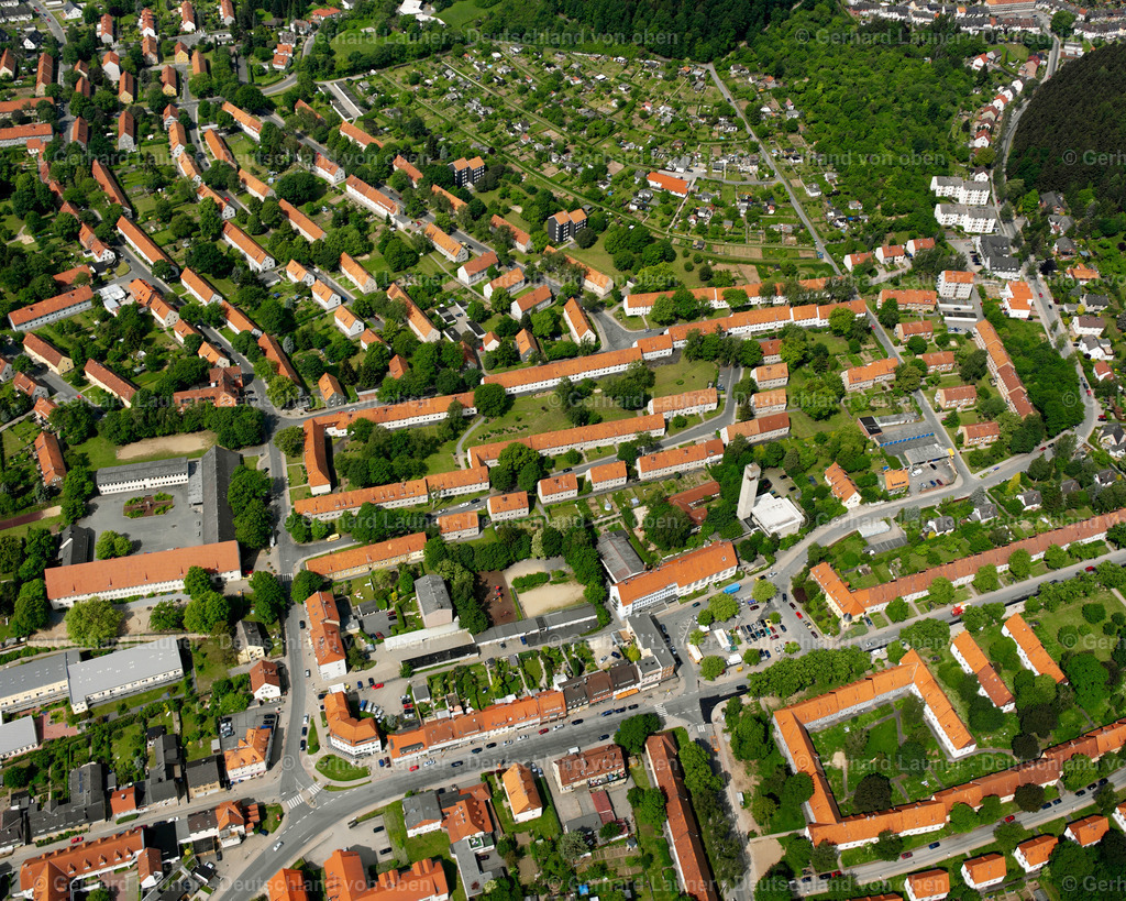 2638030 | BAD Salzgitter 09.06.2006 Wohngebiet der Mehrfamilienhaussiedlung  in Bad im Bundesland Niedersachsen, Deutschland // Residential area of the multi-family house settlement  in Bad in the state Lower Saxony, Germany Foto: Gerhard Launer