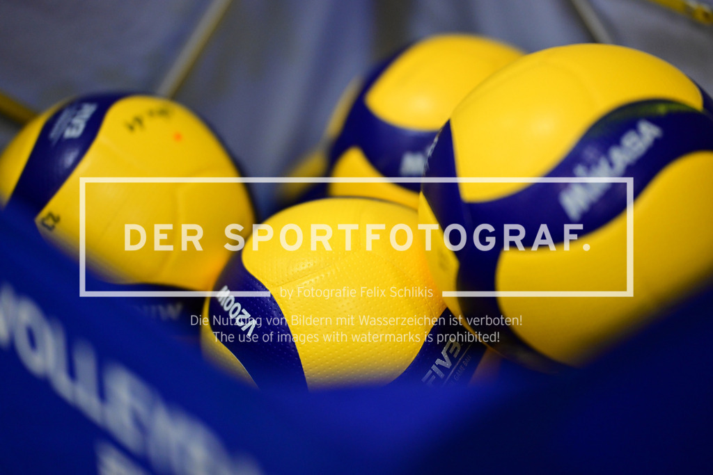 Volleyball I Frauen I Saison 2025-2026 I Bundesliga I 8. Spieltag I ETV Hamburger Volksbank Volleys - Binder Blaubären TSV Flacht I 42409 | Symbol, Symbolfoto, Symbolbild, Sinnbild, Bildsymbol, Darstellung, Signum, Beispielbild, Musterbild, Referenzbild, Beispielfoto, Stockfoto, Archivaufnahme, Demonstrationsfoto, Vergleichsbild, Volleyball, Ball, Gelb, Blau, Mikasa,  - Realisiert mit Pictrs.com