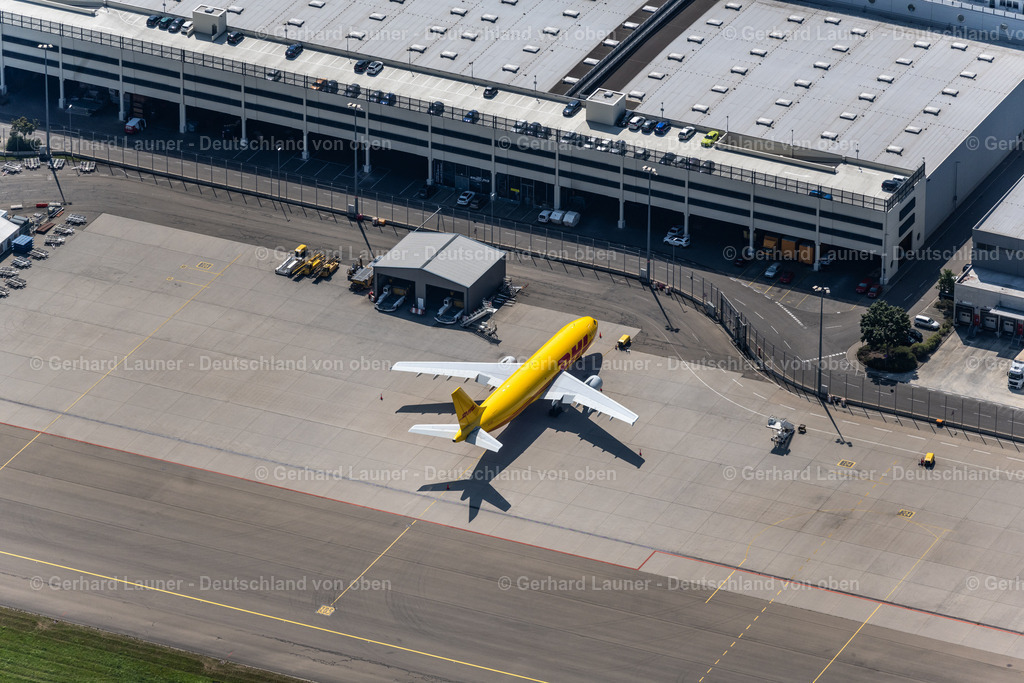 4034373 | LEINFELDEN-ECHTERDINGEN 22.07.2020 Abfertigungs- Gebäude und Terminals auf dem Gelände des Flughafen Stuttgart in Leinfelden-Echterdingen im Bundesland Baden-Württemberg, Deutschland. Weiterführende Informationen bei: Flughafen Stuttgart GmbH. // Dispatch building and terminals on the premises of the airport Stuttgart in Leinfelden-Echterdingen in the state Baden-Wuerttemberg, Germany. Further information at: Flughafen Stuttgart GmbH. Foto: Gerhard Launer
