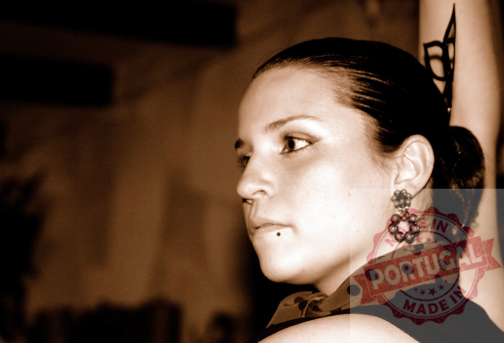Flamenco dancer profile looking right sepia portrait | Flamenco dancer looking thoughtfully with polka dot scarf and traditional earrings - Realisiert mit Pictrs.com