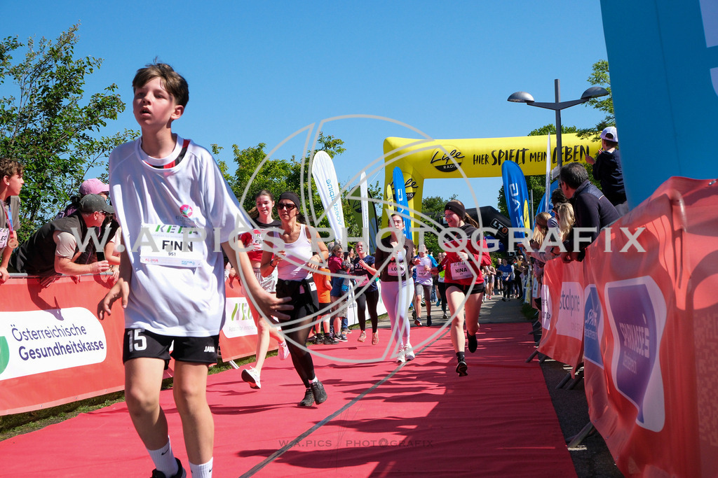 ..... | LINZ,AUSTRIA,27.April 24, Int. 3 Brückenlauf Linz  , Image shows: Photo: WAPICS / Michael ring