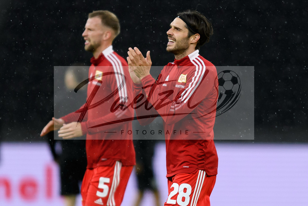 FCUKUO20210826_072 | Fussball, Herren: Christopher Trimmel (1.FC Union Berlin) gestikuliert beim Spiel der UEFA Conference League zwischen 1. FC Union Berlin und Kuopion PS im Olympiastadion am 26.08.2021 in Berlin, Deutschland. - Realisiert mit Pictrs.com