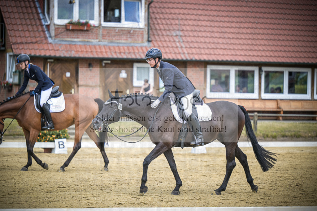 DOS_2085 | Entdecke hochwertige Reitturnierfotos von Foto Oger. Professionell, emotional und authentisch – jetzt Lieblingsmomente im Shop bestellen.Deutschlandweite Turnierfotografie. - Realisiert mit Pictrs.com