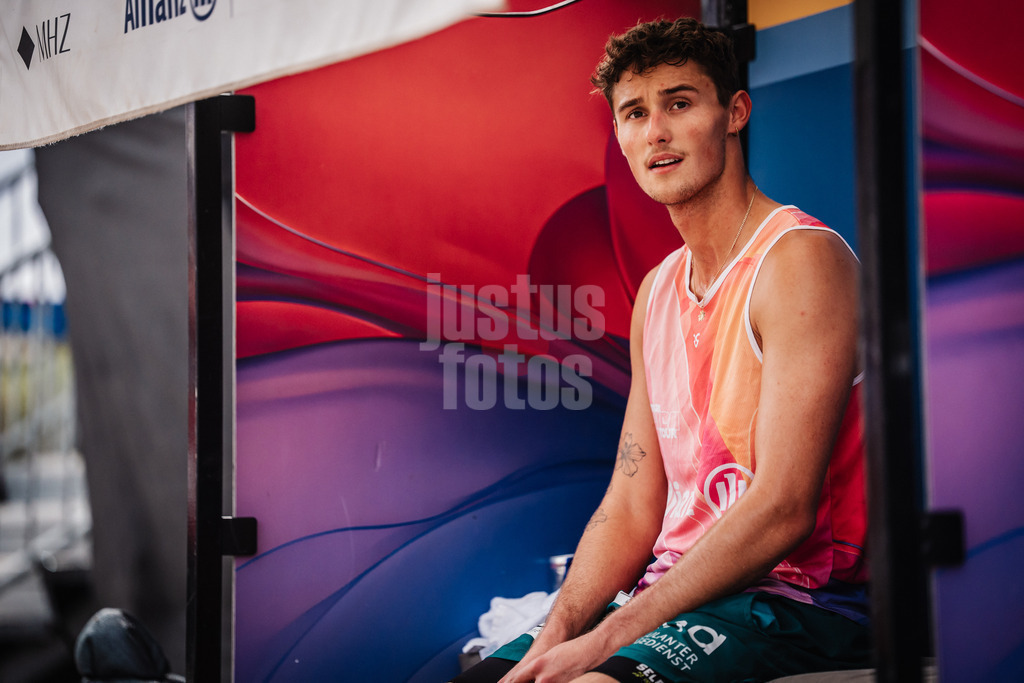 Beachvolleyball | Männer | Deutsche Meisterschaften 2025 Timmendorfer Strand | 05.09.2025 | Hennes Nissen auf der Spielerbank