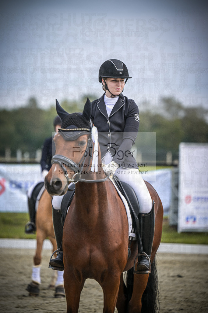 DOS_B290 | Entdecke hochwertige Reitturnierfotos von Foto Oger. Professionell, emotional und authentisch – jetzt Lieblingsmomente im Shop bestellen.Deutschlandweite Turnierfotografie. - Realisiert mit Pictrs.com