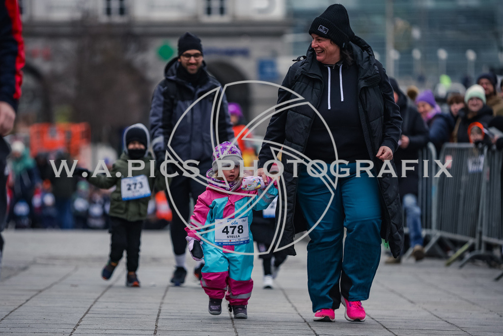 SILVESTERLAUF LINZ 25 | Linz, AUSTRIA, 31. Dezember 25, TRIRUN SILVESTERLAUF LINZ 25 , Image shows: 
Photo: WAPICS / BINDER Manuel