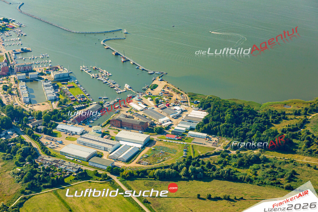 Hafen Barth Bild- Das Luftbild wurde 2025 vom UL-Flugzeug heraus erstellt ( keine Drohne bzw. Drohnenaufnahme ) - Hochauflösende Luftaufnahme -Nicht vergleichbar mit Google Maps oder Satelittenbilder- Die Geschenkidee !Mit Lizenz und Bildrechte bestellbar - CC