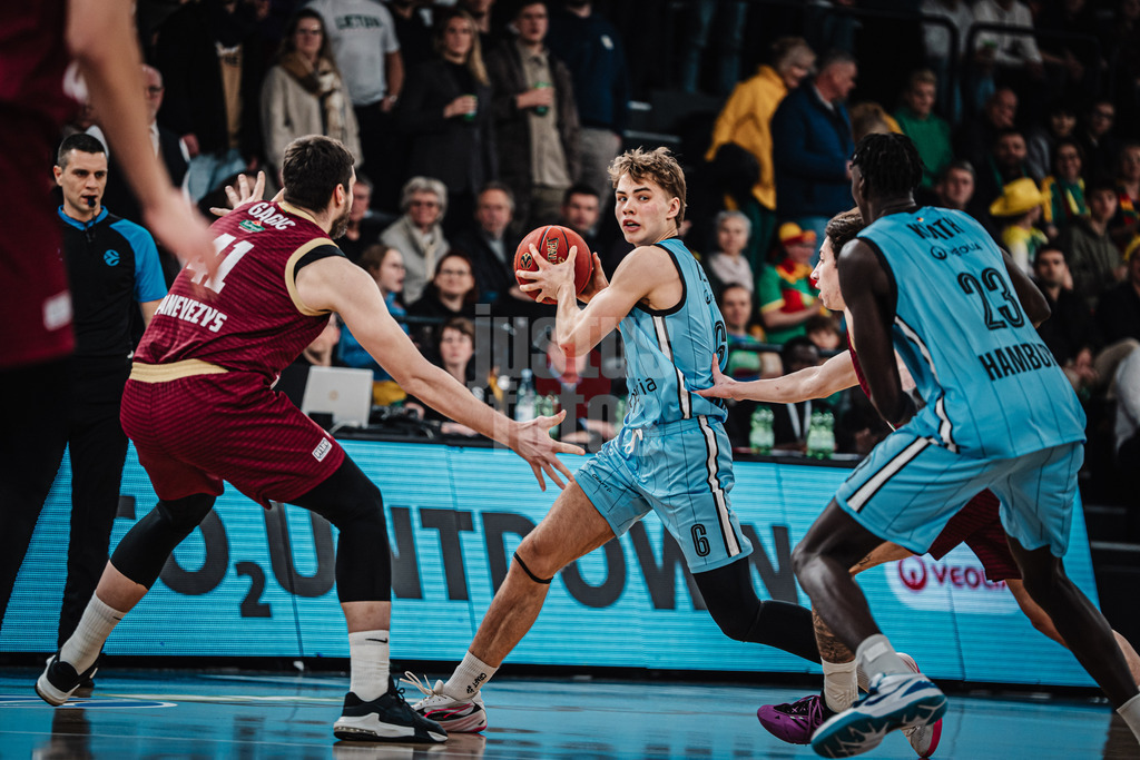 Basketball | Männer | Saison 2024/2025 | BKT EuroCup | Veolia Towers Hamburg vs. 7Bet-Lietkabelis Panevezys | 21.01.2025 | Leif Möller (#6, Hamburg Towers)