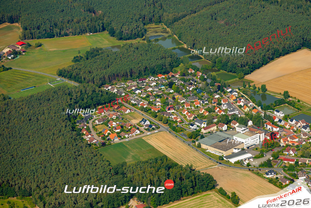 Das Luftbild zeigt :  Oberreichenbach - Die Luftaufnahme wurde 2024 vom UL-Flugzeug aus erstellt ( keine Drohne ) - Hochauflösende Luftaufnahme - Für grossformatige Ausdrucke geeignet. Die Geschenkidee !Mit Lizenz und Bildrechte bestellbar