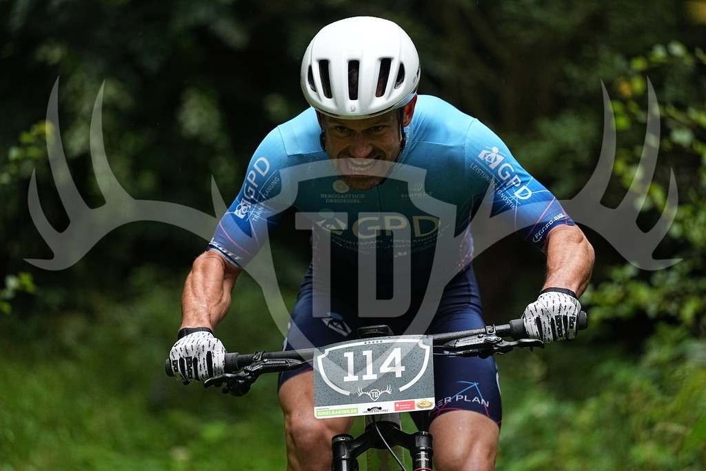 FC109546 | Fotogalerie der Treibjagd im Dunkelwald - Dein MTB Etappenrennen im Erzgebirge - Realisiert mit Pictrs.com