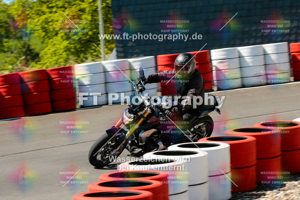 Moto-TeamOBK-22279 | Hier findet Ihr Bilder von Touristenfahrten auf der Nürburgring Nordschleife oder von anderen Veranstaltungen die ich besucht habe. Viel Spass beim Durch Schauen 