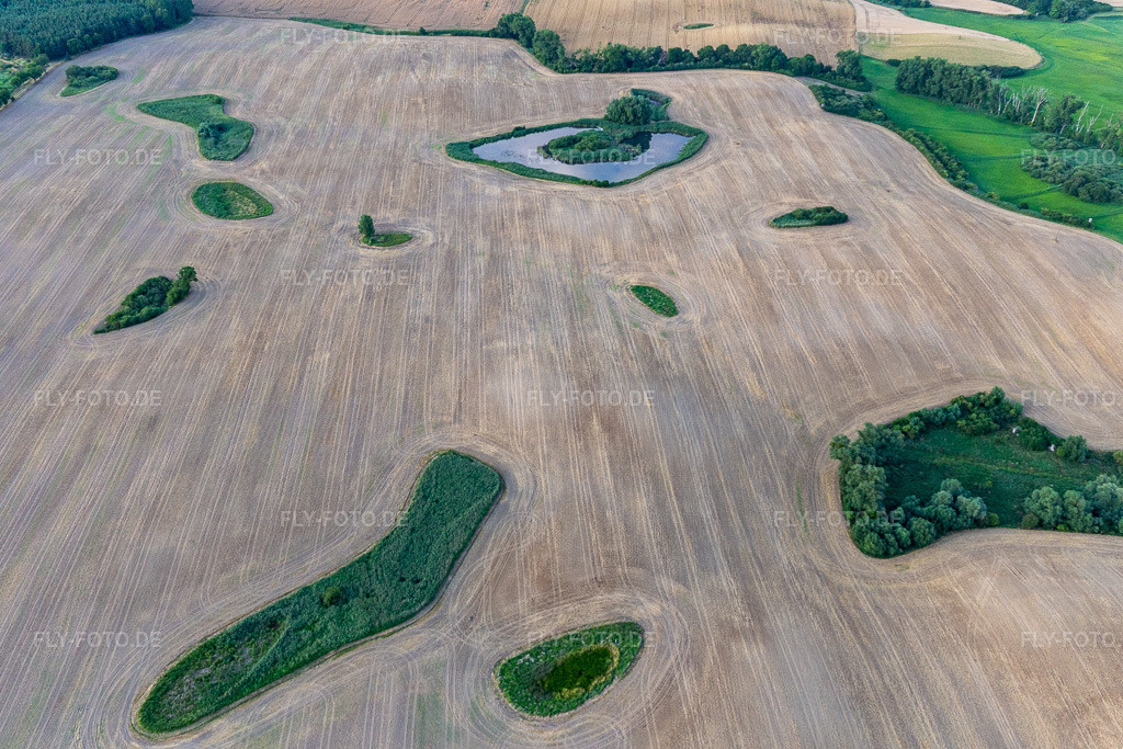 Luftbild: Von Eiszeitgletschern geformte Landschaft in Gerswalde im Bundesland Brandenburg in Deutschland. Foto: IMG_116322.jpg vom 17.07.2019 durch Werner Riehm/FLY-FOTO.de