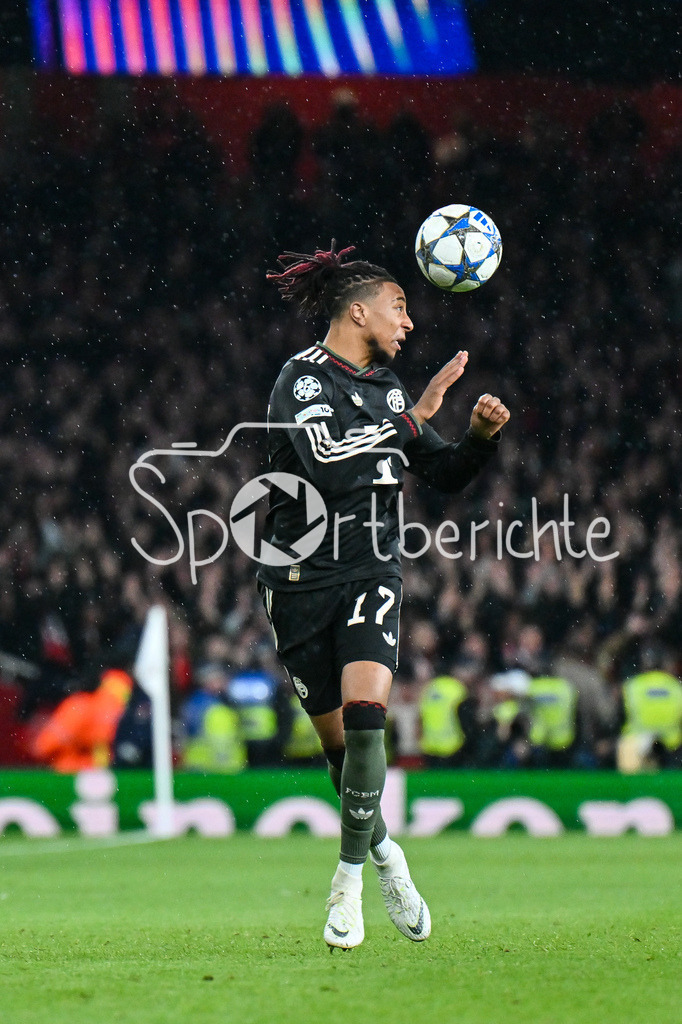 Arsenal FC - FC Bayern München | LONDON, ENGLAND - 26. NOVEMBER: am Ball Michael OLISE (FC Bayern Munich 17) / Einzelfoto / Freisteller beim Ligaspiel zwischen Arsenal London und dem FC Bayern München am 5. Spieltag der UEFA Champions League im Emirates Stadium am 26.11.2025