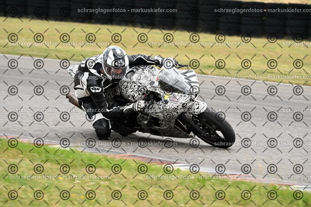 25bt02-0838 | markuskiefer.com - Realisiert mit Pictrs.com
