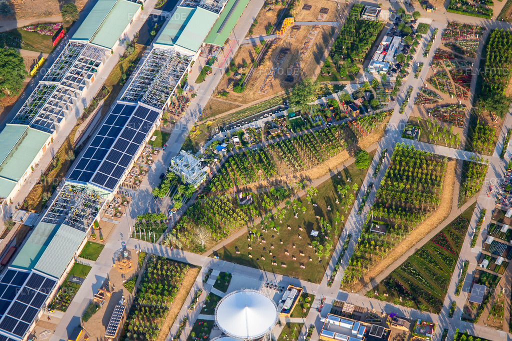 Luftbild: SDG 10: Weniger Ungleichheiten. SDG 11: Nachhaltige Städte und Gemeinden im Spinelli-Park der Bundesgartenschau Mannheim BUGA 2023 https://www.buga23.de/ im Ortsteil Feudenheim in Mannheim im Bundesland Baden-Württemberg in Deutschland. Foto: IMG_136938.jpg vom 24.06.2023 durch Werner Riehm/FLY-FOTO.de