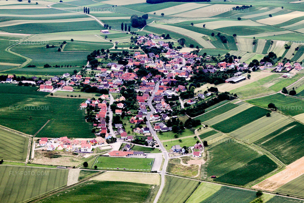 Aerial view: View of the town in Wintzenbach in the state Bas-Rhin, France. – Photo: IMG_19057.jpg taken on 06/20/2009 by Werner Riehm/FLY-FOTO.com – Resolution of the original: 4752 x 3168 px
