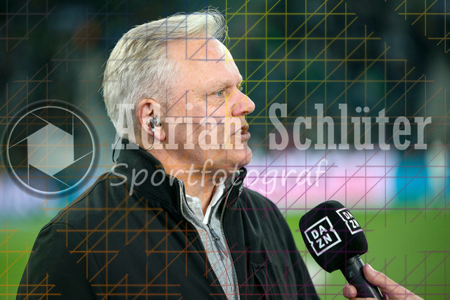 Borussia Mönchengladbach vs SC Freiburg - Bundesliga  | Mönchengladbach, Deutschland, 05.10.25:   Geschäftsführer DR. STEFAN STEGEMANN im Interview waehrend des Spiels der Bundesliga zwischen Borussia Mönchengladbach vs SC Freiburg im Stadion im Borussia Park(Foto von Brauer-Fotoagentur / Adrian Schlueter)