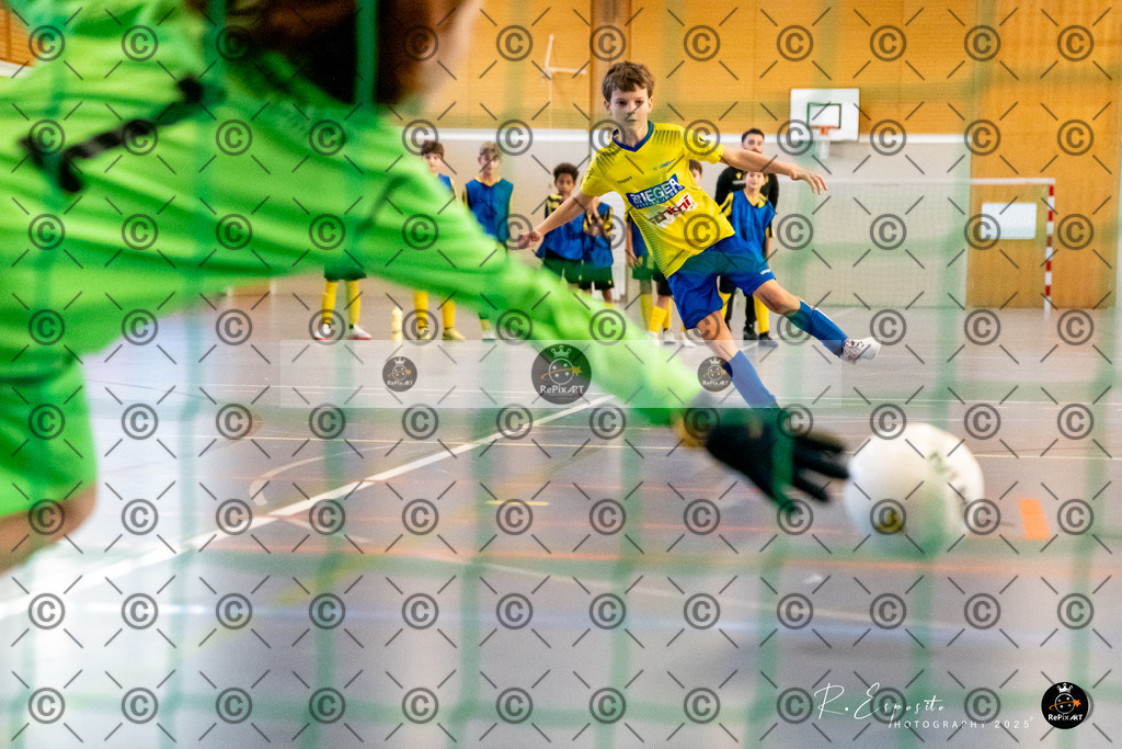 20251122_FCR-Hallenturnier-E_007-29 | Sport und Naturfotografie von Roberto Esposito zeigt echte Momente Bewegung und die Schönheit der Natur. Ausdrucksstarke Bilder schaffen Emotionen.