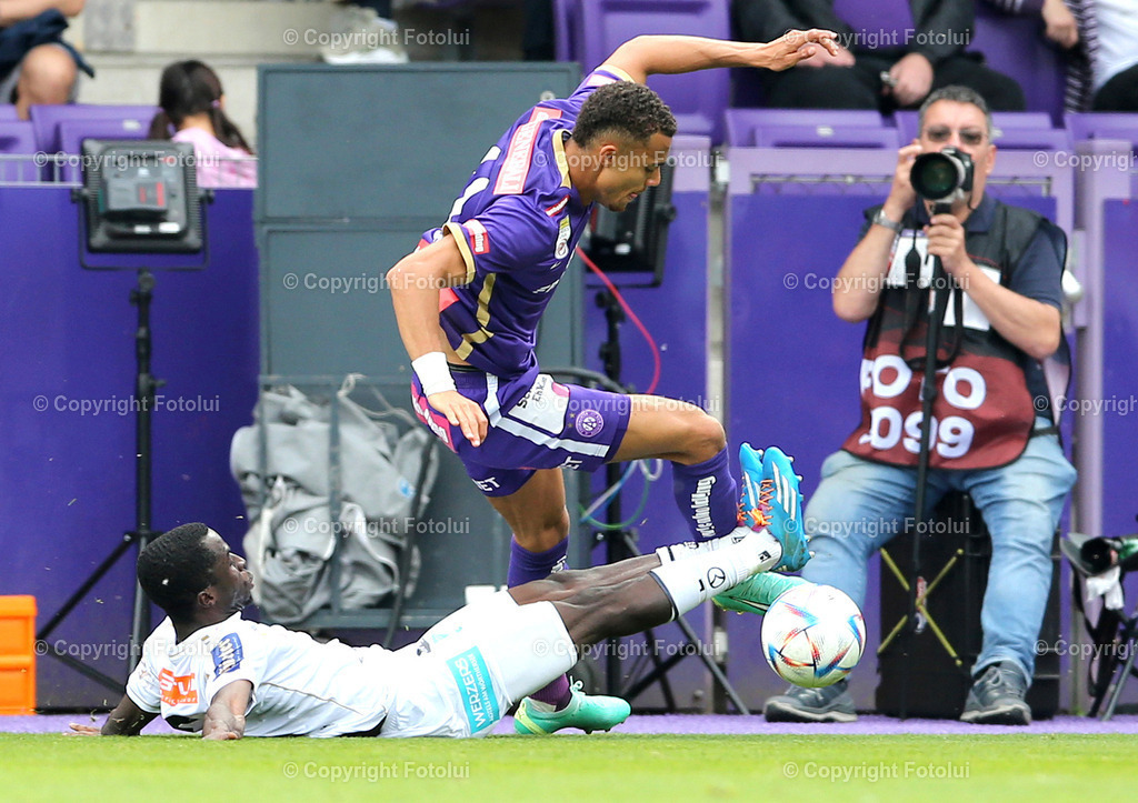 A_LUI_23042023_01 | SPORT,FUSSBALL,ADMIRAL BUNDESLIGA  AUSTRIA KLAGENFURT-AUSTRIA WIEN 23.04.2023 IM BILD:SOLOMON OWUSU BOMMAH   (KLAGENFURT) UND AMANUEL POLSTER (AUSTRIA  WIEN ) FOTO:FOTOLUI/MW