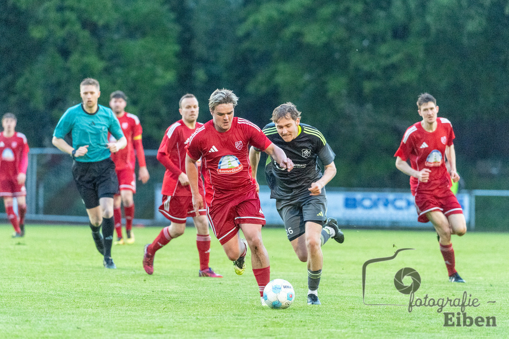 SV Eintracht Wiefelstede-TSV Abbehausen | Bezirksliga Herren; SV Eintracht Wiefelstede (rot)-TSV Abbehausen (grau) am 13.05.2026 in Wiefelstede (Sportanlage), Photo: Philip Eiben 2026 - Realisiert mit Pictrs.com